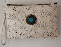 /album/fotogaleria-clutch-creek-crude1/bandolera-potro-troquelada-crude-jpg1/